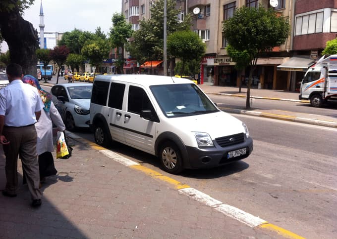 Elektrikli motosikleti çalıp kayıplara karıştılar