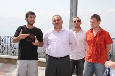 <p><font face="verdana,geneva" size="2"><strong>K&uuml;lt&uuml;rel mozaik</strong></font></p><p><font face="verdana,geneva" size="2">Hendek'in kozmopolit bir yapıya sahip olduğunu belirten Başkan İnci, <font color="#cc0000">&quot;İl&ccedil;emiz k&uuml;lt&uuml;rel renkleriyle &ouml;rnek bir il&ccedil;edir. Burada &ccedil;ok farklı k&uuml;lt&uuml;rlerden insanlarımız huzur ve mutluluk i&ccedil;erisinde yaşamaktadırlar. Biz il&ccedil;emizdeki bu k&uuml;lt&uuml;rel g&uuml;zellikleri Hendek K&uuml;lt&uuml;r Evi'nde toplayarak il&ccedil;emizdeki bu renkleri bir araya getirdik. Burada Hendek ile ilgili ge&ccedil;mişteki enstanteleri bulmanız m&uuml;mk&uuml;n.&quot; </font>dedi.</font></p><p><font face="verdana,geneva" size="2"><strong>Gelecek nesillere miras</strong></font></p><p><font face="verdana,geneva" size="2">&Ouml;ğrenciler adına bir konuşma yapan Aybars Ayta&ccedil;, Hendek Belediye Başkanı Ali İnci'ye misafirperverliğinden ve yapmış olduğu &ccedil;alışmalardan dolayı teşekk&uuml;r etti. Ayta&ccedil;, Sakarya'ya anlamlı bir hizmet kazandıran Başkan İnci'nin gelecek nesillere k&uuml;lt&uuml;rel bir miras bıraktığını s&ouml;yledi. &Ouml;ğrenciler daha sonra Salman Dede Mesire Alanı'nı ve Hayvanat Bah&ccedil;esi'ni gezdiler.</font></p>