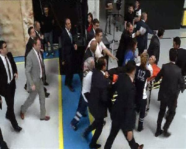 Bakan Işık, kürsüde konuşurken fenalaştı!