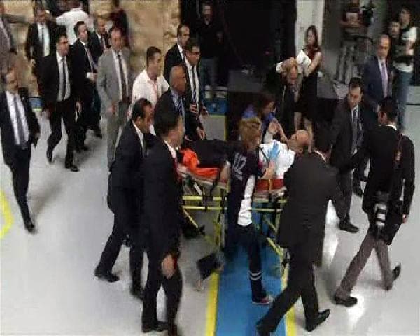 Bakan Işık, kürsüde konuşurken fenalaştı!