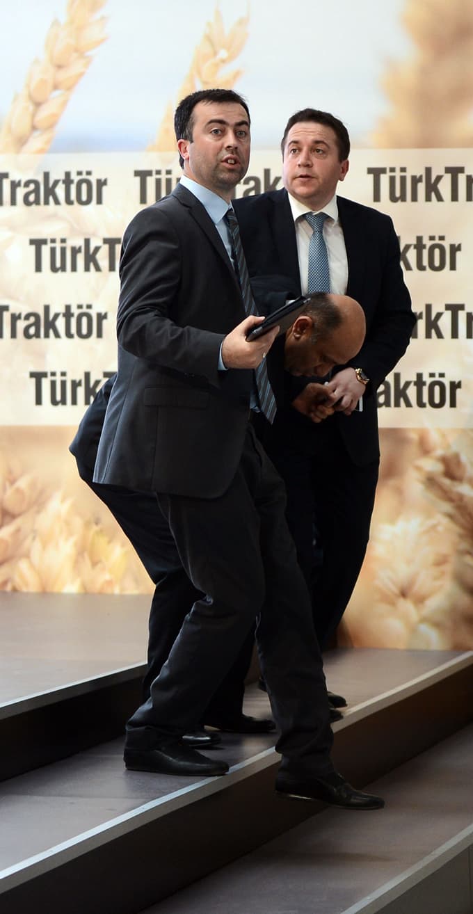 Bakan Işık, kürsüde konuşurken fenalaştı!