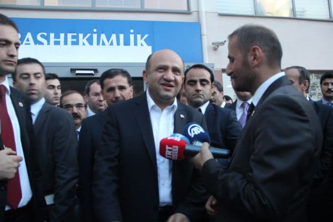 Bakan Işık, kürsüde konuşurken fenalaştı!