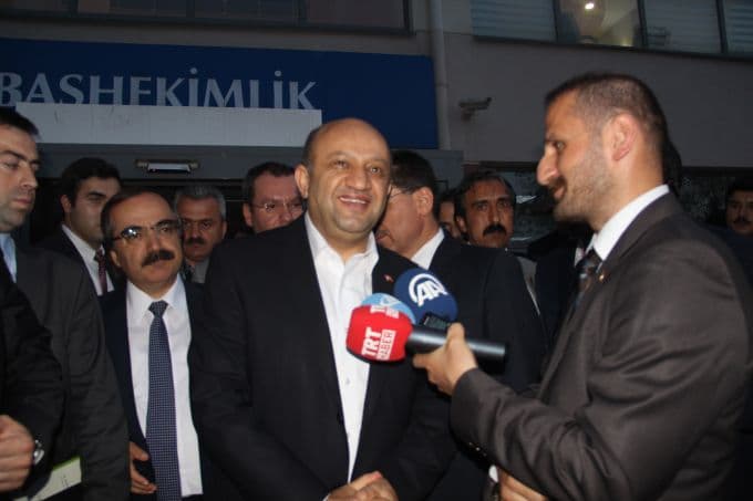 Bakan Işık, kürsüde konuşurken fenalaştı!