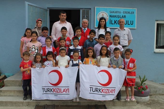 İlkokul öğrencilerinden örnek davranış