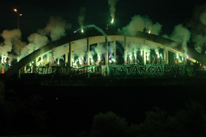 Tatangalar, Sakarya Köprüsü'nü meşalelerle aydınlattı