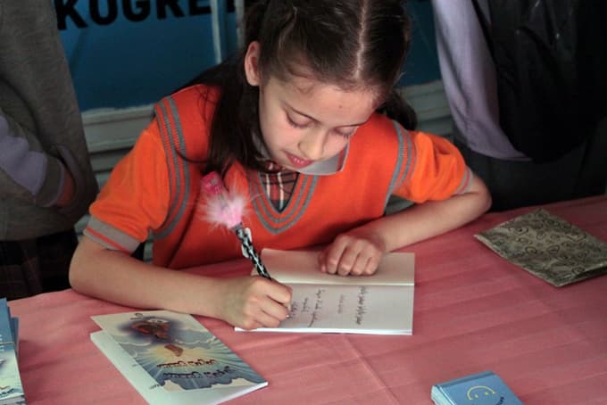 Küçük Yazar Hatice'nin imza günü gerçekleşti