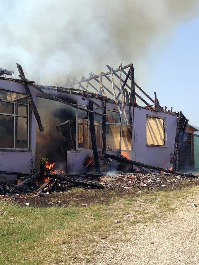 Tek katlı ev yanarak kullanılamaz hale geldi