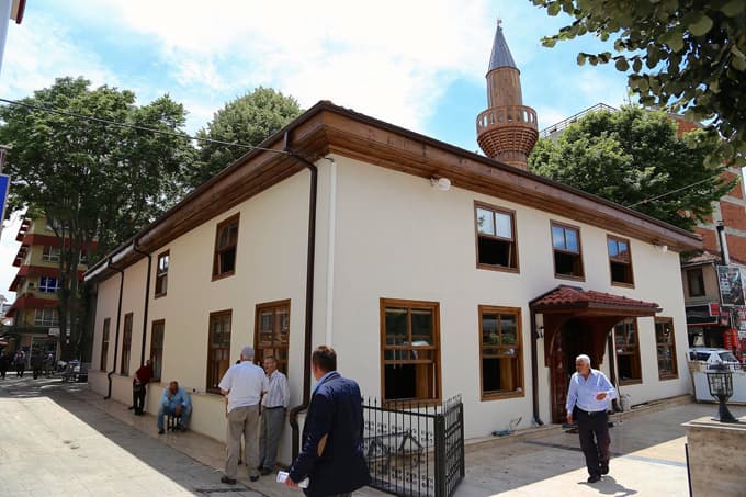 Restorasyonu tamamlanan tarihi cami, ibadete açıldı