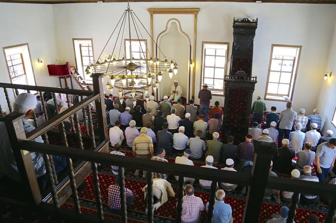 Restorasyonu tamamlanan tarihi cami, ibadete açıldı
