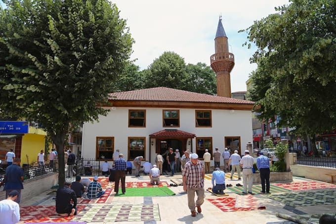 Restorasyonu tamamlanan tarihi cami, ibadete açıldı