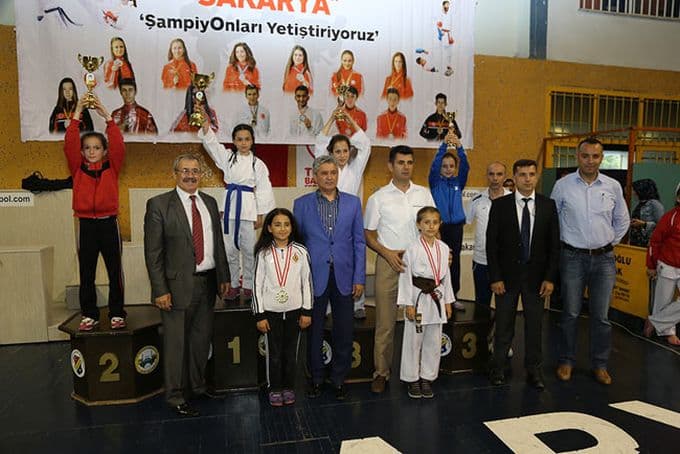 9 ilden 550 karateci Sakarya'da yarıştı