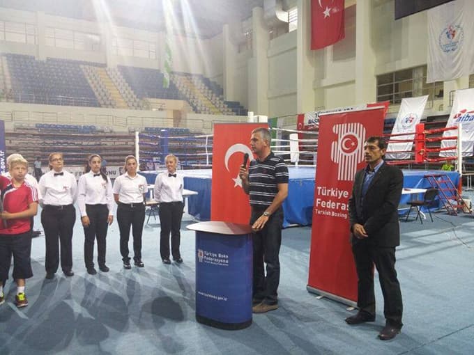 Türkiye Alt Minikler Boks Şampiyonası Sakarya'da başladı