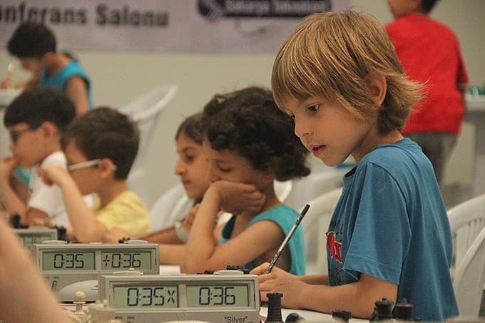 Minikler, Santranç Turnuvası'nda kozlarını paylaştı