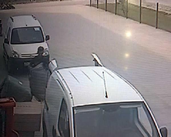 Soyduğu işyeri sahibine bir de çay ısmarlattı!