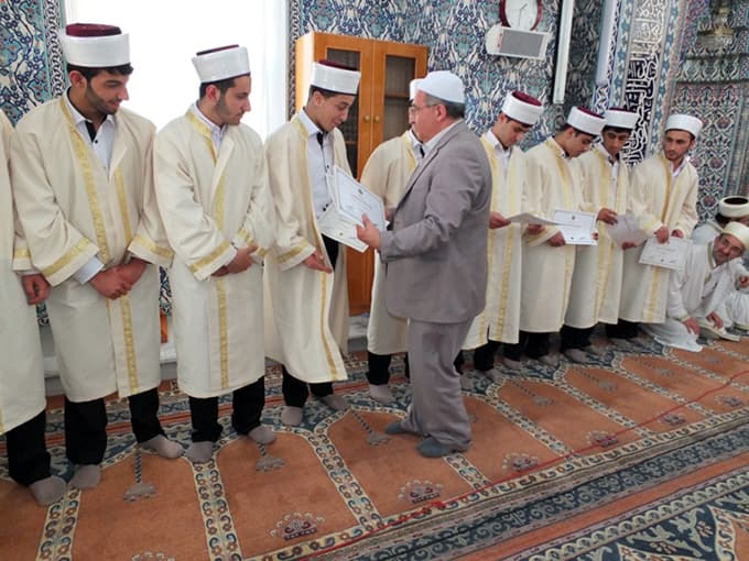 Hafızlara icazetleri verildi