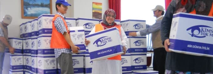 Akyazı'da ihtiyaç sahiplerine yardım eli uzatılıyor