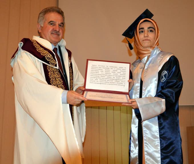 SAÜ Tıp Fakültesi, ilk mezunlarını verdi