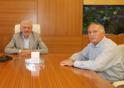 <p><font face="verdana,geneva" size="2"><strong>Her zaman destek g&ouml;rd&uuml;k</strong></font></p><p><font face="verdana,geneva" size="2">B&uuml;y&uuml;kşehir belediyesinin desteğini her zaman yanlarında g&ouml;rd&uuml;klerini s&ouml;yleyen Kazımpaşa Belediye Başkanı Necati Cantimer ise, <font color="#cc0000">&quot;Biz b&uuml;y&uuml;kşehir belediyesinin kapısına geldiğimizde hi&ccedil;bir zaman geriye boş olarak d&ouml;nmedik. Başkanımız ne istediysek maddi ve manevi her konuda bize destek oldu. Asfalt, kanalizasyon, su ve diğer hizmetleri Kazımpaşa'da b&uuml;y&uuml;kşehir belediyesinin desteğiyle ger&ccedil;ekleştirdik. Başkanımıza yaptığı katkılardan dolayı teşekk&uuml;r ediyorum.&quot;</font> diye konuştu.</font></p>