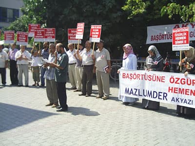 Akyazı'da Başörtüsü Eylemi