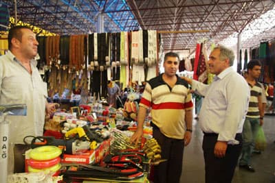 İnci Pazar Yerini Gezdi