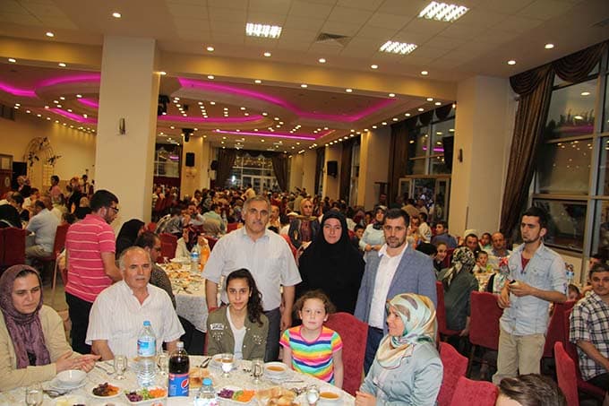 Ak Parti Hendek'te iftar verdi
