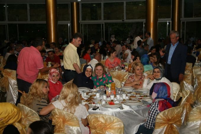 Adapazarı Belediyesi personeli iftarda buluştu