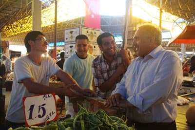 İnci Pazar Yerini Gezdi