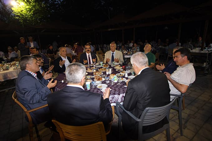 Vali Coş, TÜVASAŞ iftarına katıldı