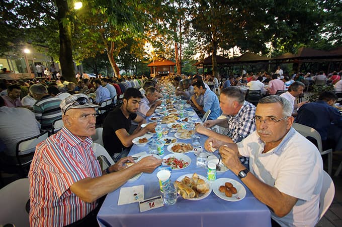 Vali Coş, TÜVASAŞ iftarına katıldı