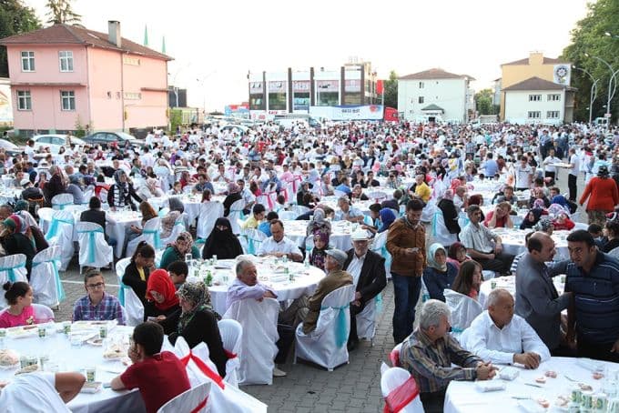 Gönül sofraları Hendek'te kuruldu