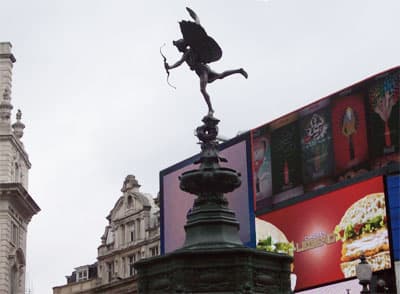 <p align="center"><font face="verdana,geneva" size="2"><strong>Piccadilly Meydanı - Eros Heykeli</strong></font></p>