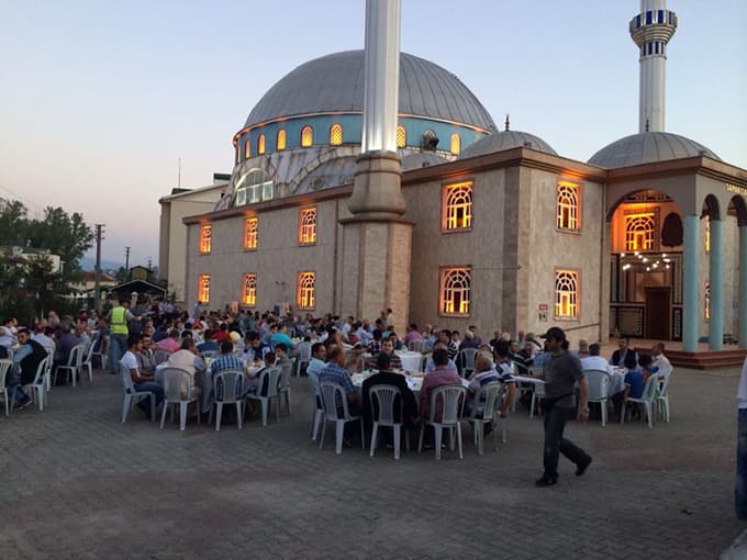 Sapak Camii Derneği iftar düzenledi