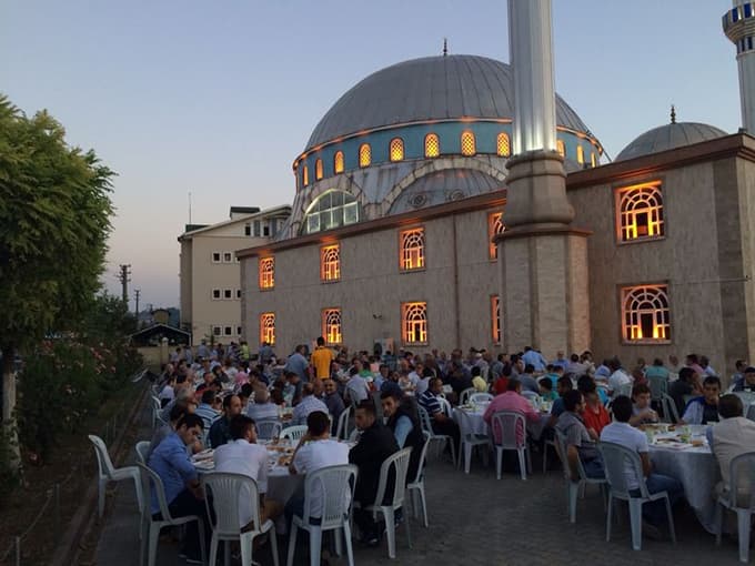 Sapak Camii Derneği iftar düzenledi