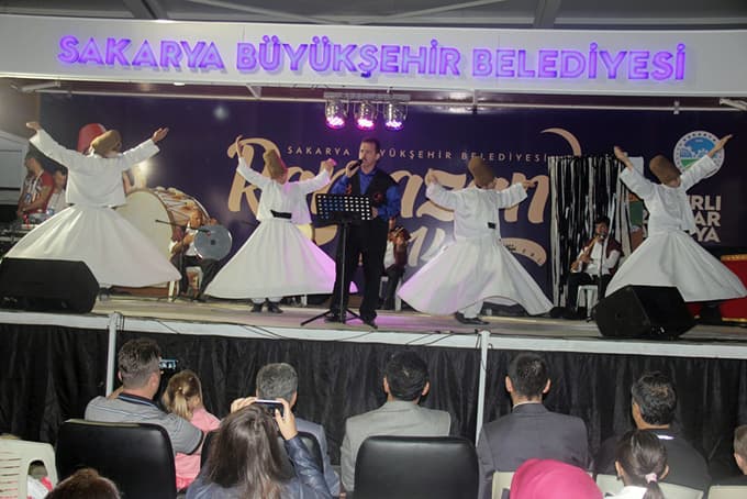 Mobil sahne yolculuğa devam ediyor