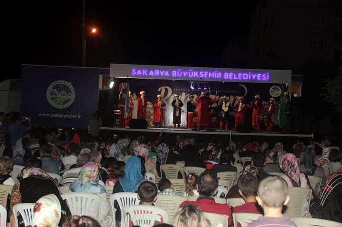 Mobil sahne yolculuğa devam ediyor