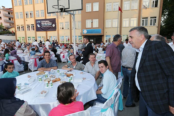 Büyükşehir Belediye iftarı Kaynarca'da gerçekleşti