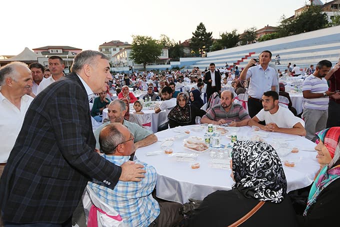 Büyükşehir Belediye iftarı Kaynarca'da gerçekleşti