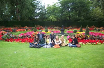 <p align="center"><strong><font face="verdana,geneva" size="2">Regents Park</font></strong></p>