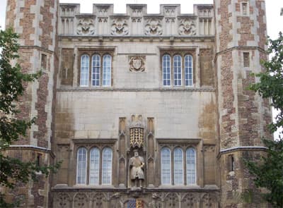 <p align="center"><strong><font face="verdana,geneva" size="2">Cambridge - Trinity College - Prens Charles'ın Mezun Olduğu Okul</font></strong></p>