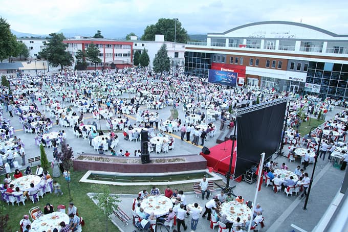 İftar sofraları bugün Arifiye'de kurulacak