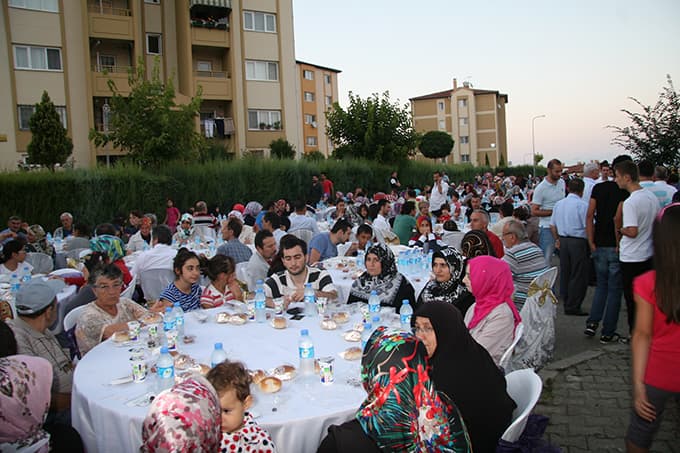 Adapazarı Belediyesi'nin ilk iftarı Korucuk'ta