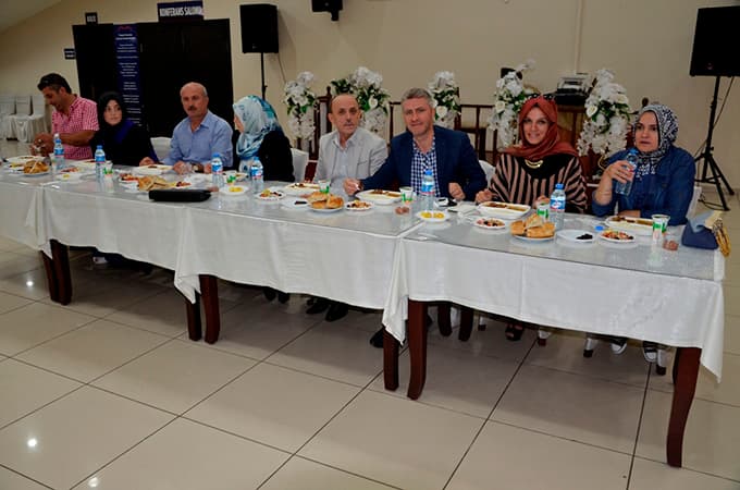 Ak Parti Erenler Kadın Kolları iftar yemeğinde buluştu