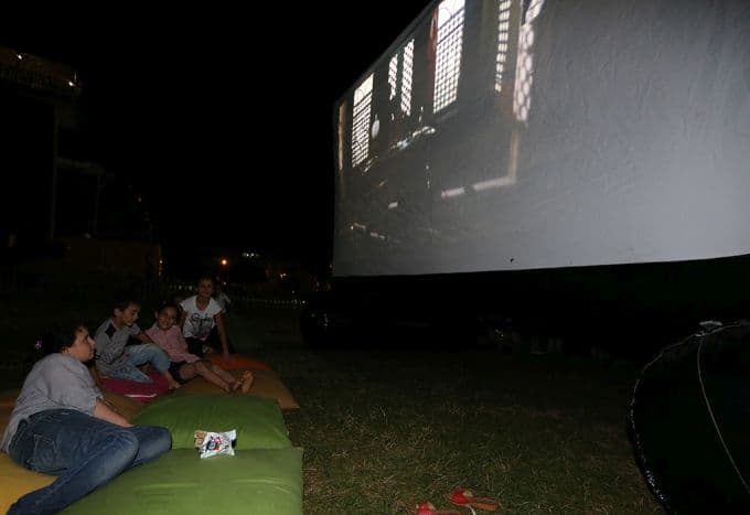 Açık havada sinema keyfi devam ediyor