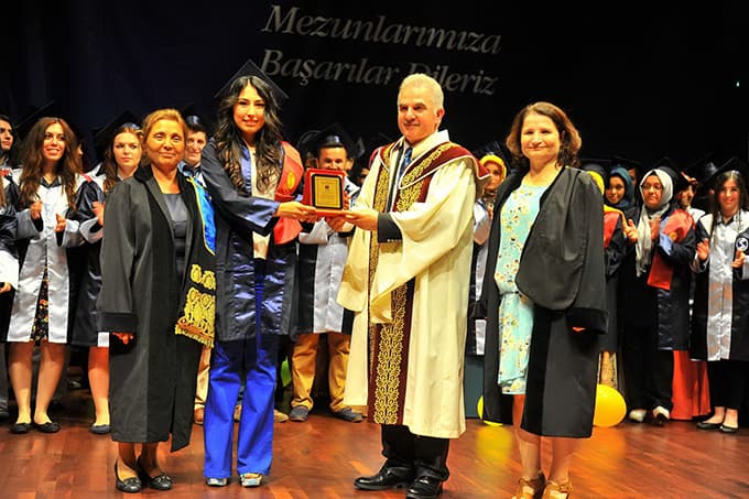 SAÜ Mezuniyet Törenleri devam ediyor