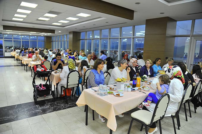 SAÜ Personeli iftarda bir araya geldi