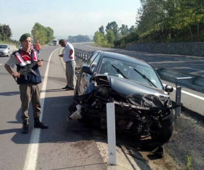 Karasu yolunda trafik kazası meydana geldi