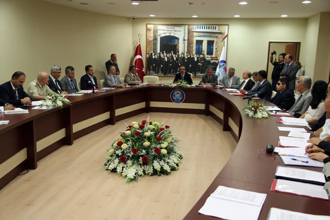 Vali Coş, uyuşturucuyla mücadele için konuştu