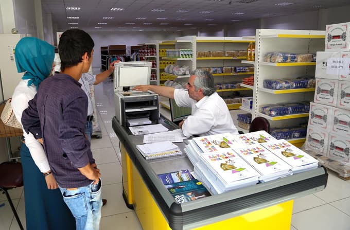 Yoksulların yüzü toplumsal yardımlaşma marketiyle gülüyor