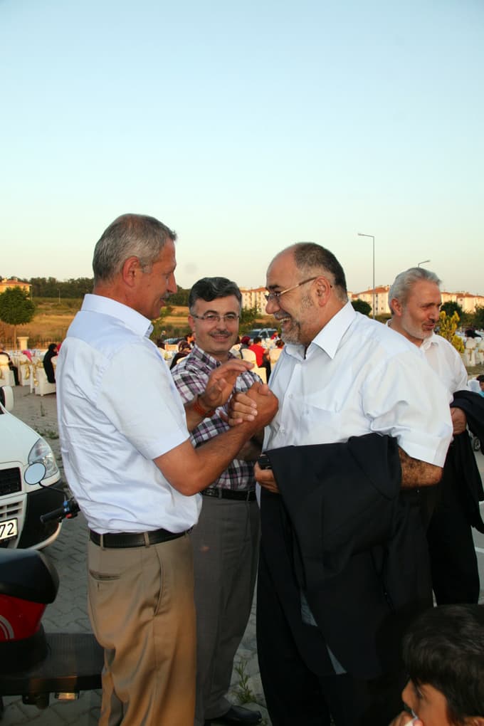 Adapazarı Belediyesi ilk iftarını Korucuk'ta verdi