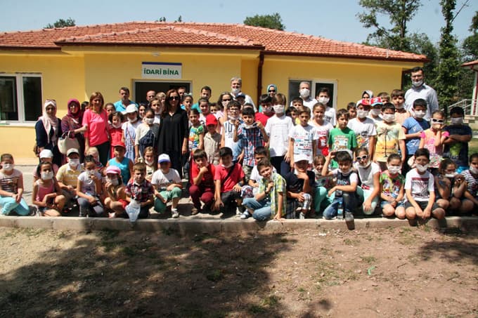 Bilgievi öğrencileri barınakta